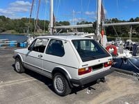 Begagnad VW Golf II GTI 112 HK (82 kW) 1983 Vit Halvkombi