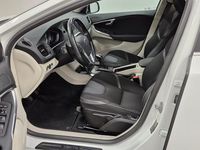Begagnad Volvo V40 Momentum 114 HK (83 kW) 2015 Vit