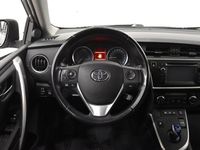 begagnad Toyota Auris Hybrid e-CVT Aut Nav Backkamera S&V 2015, Halvkombi