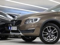Begagnad Volvo V60 CC Standard 150 HK (110 kW) 2018 Brun Kombi