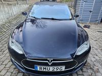 Begagnad Tesla Model S 278 kW (378 HK) 2014 Deep blue metallic Halvkombi