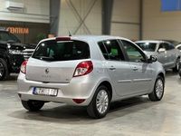 Begagnad Renault Clio II 88 HK (64 kW) 2011 Silver Halvkombi