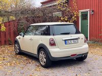 Begagnad Mini ONE 75 HK (55 kW) 2010 Benvit Halvkombi