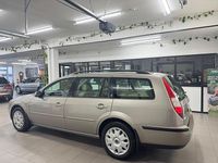 Begagnad Ford Mondeo 146 HK (107 kW) 2001 Ljusgrå Kombi
