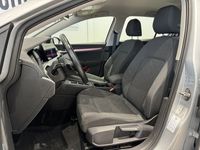 begagnad VW Golf VIII Life 1,0 eTSI Life Aut. Nav / M&K / SoV