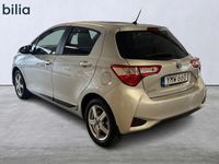 begagnad Toyota Yaris Hybrid 1,5 Style Motor & kupévärmare Approved Used 2017 Silver