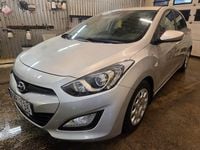 Begagnad Hyundai i30 110 HK (80 kW) 2012 Silver Halvkombi