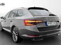 Begagnad Skoda Superb 2023 Grå Kombi