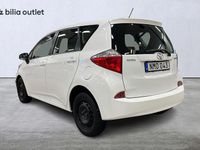 Begagnad Toyota Verso-S Multidrive S 99 HK (72 kW) 2013 Vit Minibuss