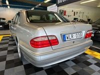 Begagnad Mercedes E240 170 HK (125 kW) 2001 Ljusgrå Sedan