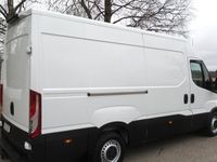 begagnad Iveco Daily 35-140 Högskåp 12 m3 Automat NYTT Drag 3500 kg 2020, Minibuss