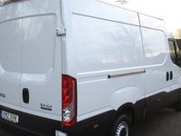 begagnad Iveco Daily 35-140 Högskåp 12 m3 Automat NYTT Drag 3500 kg 2021, Minibuss