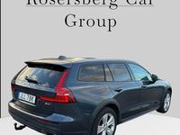 Begagnad Volvo V60 CC Momentum 197 HK (144 kW) 2022 Mörkblå Kombi