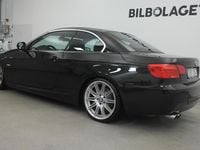 Begagnad BMW 325 218 HK (160 kW) 2010 Svart Cab