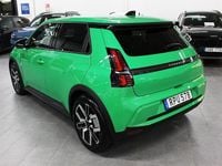 Begagnad Renault 5 E-Tech 110 kW (150 HK) 2025 Grön Halvkombi