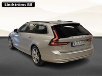 Begagnad Volvo V90 Momentum 200 HK (147 kW) 2022 Silver Kombi