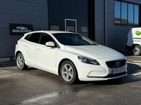 Begagnad Volvo V40 Momentum 120 HK (88 kW) 2016 Vit Halvkombi