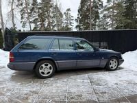 Begagnad Mercedes 300 147 HK (108 kW) 1995 Mörkblå