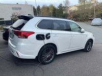 Begagnad Mitsubishi Outlander 224 HK (164 kW) 2020 Pärlemor SUV