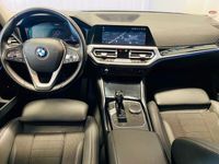 begagnad BMW 330e xDrive Touring Sport Värmare Backkamera Drag Carplay