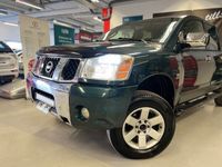 begagnad Nissan Titan Crew Cab 5.6 V8 4WD Drag Aut Skinn Ny servad