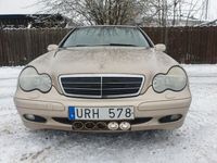 Begagnad Mercedes C180 143 HK (105 kW) 2003 Ljusbrun Sedan