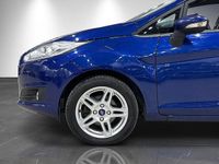 Begagnad Ford Fiesta Titanium 101 HK (74 kW) 2014 Blå Halvkombi