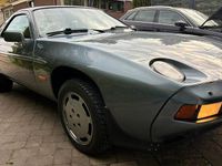 Begagnad Porsche 928 310 HK (228 kW) 1984 Gråblåmetallic Sportkupé
