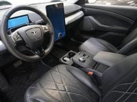Begagnad Ford Mustang Mach-E Standard Range 221 kW (301 HK) 2022 Rapid red pn4hq SUV