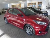Begagnad Toyota Yaris Hybrid Active 116 HK (85 kW) 2021 Röd Halvkombi