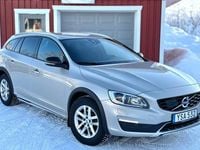 Begagnad Volvo V60 CC Momentum 190 HK (139 kW) 2018 Brun Kombi