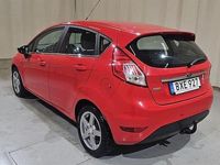 Begagnad Ford Fiesta 101 HK (74 kW) 2016 Röd Halvkombi