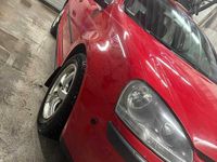 Begagnad VW Golf IV 102 HK (75 kW) 2004 Röd Halvkombi