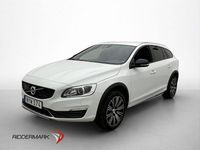 Begagnad Volvo V60 CC Momentum 150 HK (110 kW) 2016 Vit Kombi