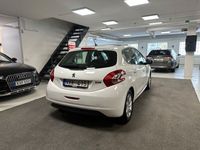 begagnad Peugeot 208 5-dörrar 1.2 VTi Endast 9600 Mil 360kr Årsskatt