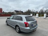 begagnad Toyota Avensis Kombi 2.0 D-4 VVT, Ny servad, Glasstak