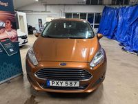 Begagnad Ford Fiesta Titanium 101 HK (74 kW) 2015 Brun Halvkombi
