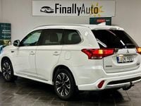 Begagnad Mitsubishi Outlander 203 HK (149 kW) 2016 Pärlemovit SUV