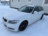 Begagnad BMW 318 143 HK (105 kW) 2010 Vit Kombi