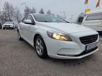 Begagnad Volvo V40 Kinetic 120 HK (88 kW) 2014 Vit Halvkombi