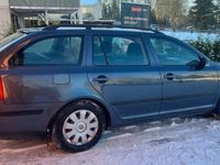 begagnad Skoda Octavia Kombi 1.6 FSI Euro 4 Välvårdad Rostfri 2 Ägare