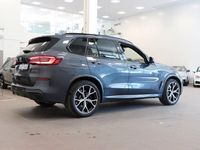 begagnad BMW X5 xDrive45e M Sport LUFT PANO LASER DRAG 21' MOMS 394hk