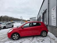 Begagnad Hyundai i20 Select 90 HK (66 kW) 2011 Röd Halvkombi