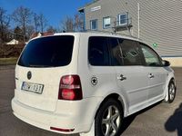 Begagnad VW Touran R-line Edition 170 HK (125 kW) 2010 Vit Minibuss