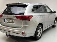 Begagnad Mitsubishi Outlander 136 HK (100 kW) 2020 Silver SUV