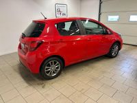 Begagnad Toyota Yaris Active 99 HK (72 kW) 2014 Röd Halvkombi