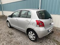 begagnad Toyota Yaris 5-dörrar 1.33 99hk / NYBES. DRAGKROK M.M