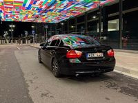 Begagnad BMW 330 258 HK (189 kW) 2006 Black sapphire metallic Sedan