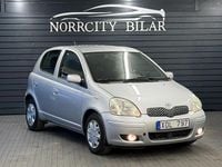 Begagnad Toyota Yaris 65 HK (47 kW) 2005 Silver Halvkombi