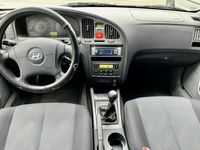begagnad Hyundai Elantra Halvkombi 2.0 ny bes drag